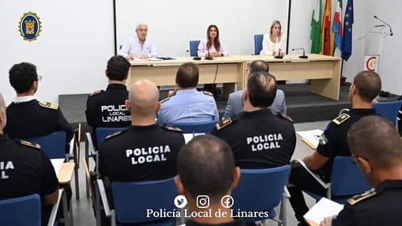 8 oficiales de Policía se forman en Linares