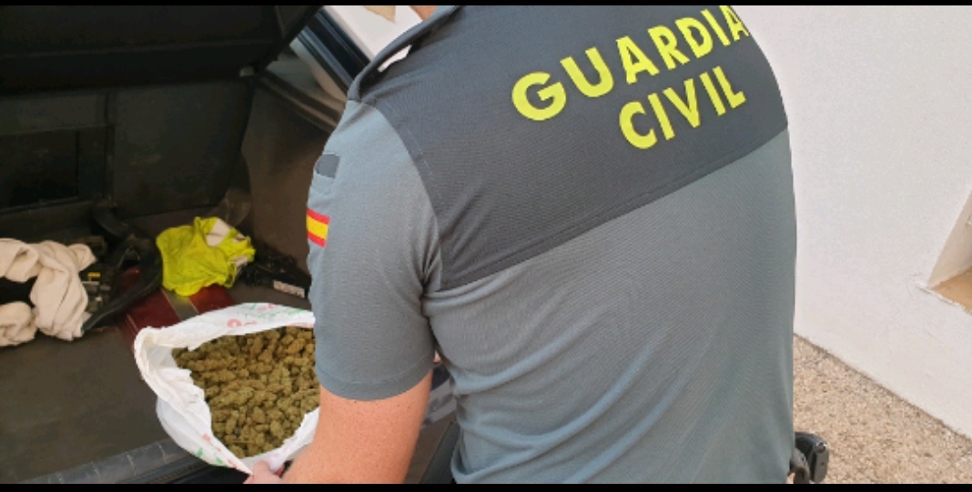 La Guardia Civil detiene a un vecino de De Villanueva del Arzobispo con 700 gramos de cogollos de marihuana