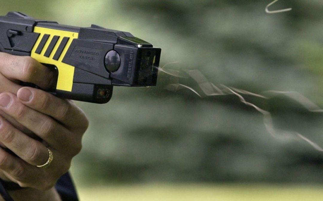 Policia locales de Linares inician el curso en el uso de pistolas Taser