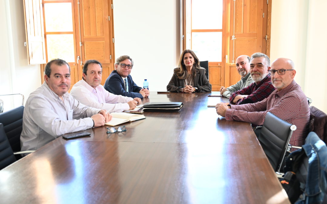 La alcaldesa aborda con representantes del sindicato UGT-Jaén asuntos relacionados con el empleo público