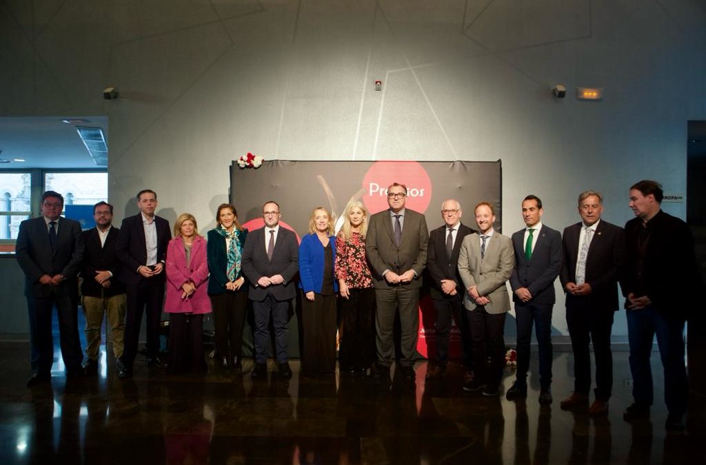 La Junta reconoce a Carmen Linares por su contribución a la difusión del flamenco en las aulas