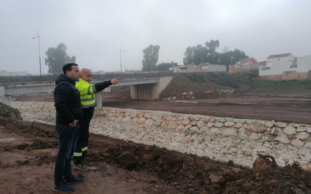 El PSOE visita las obras del Periquito Melchor para comprobar su progreso.