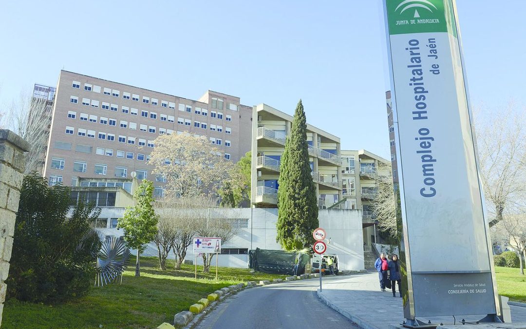 Evacuadas al hospital dos personas tras el incendio de una vivienda en Torredelcampo