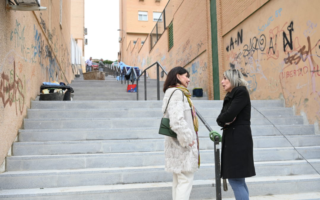 El Área de Obras impulsa la reforma de las escaleras que unen la Avenida de Andalucía con la calle Pintor Pablo Picasso