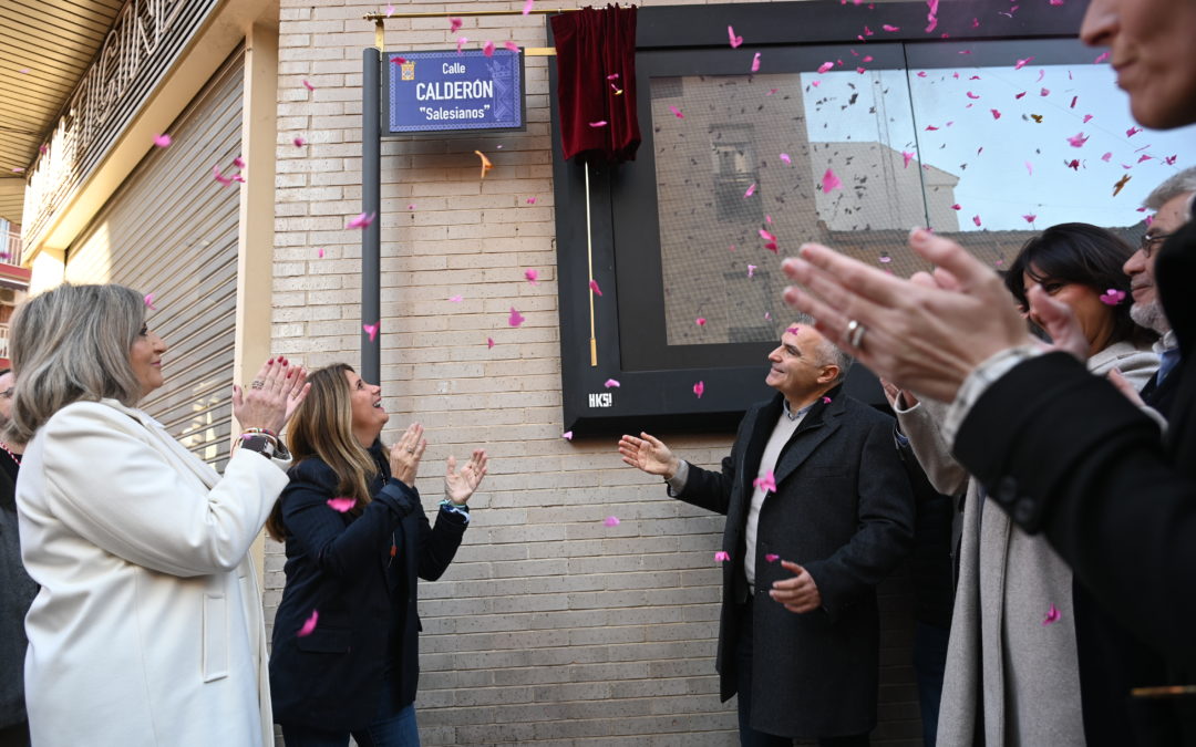 La alcaldesa pone en valor la labor y trayectoria salesiana en Linares en el acto de inauguración de la calle dedicada a la congregación
