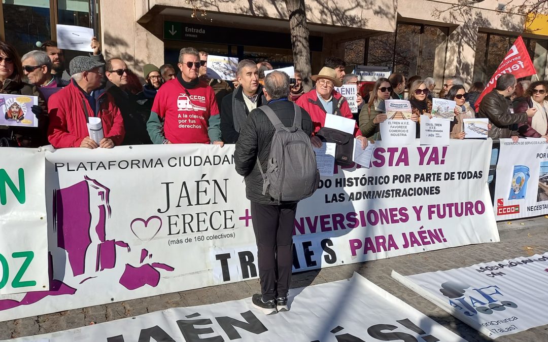 Concentración contra el maltrato ferroviario a la provincia de Jaén