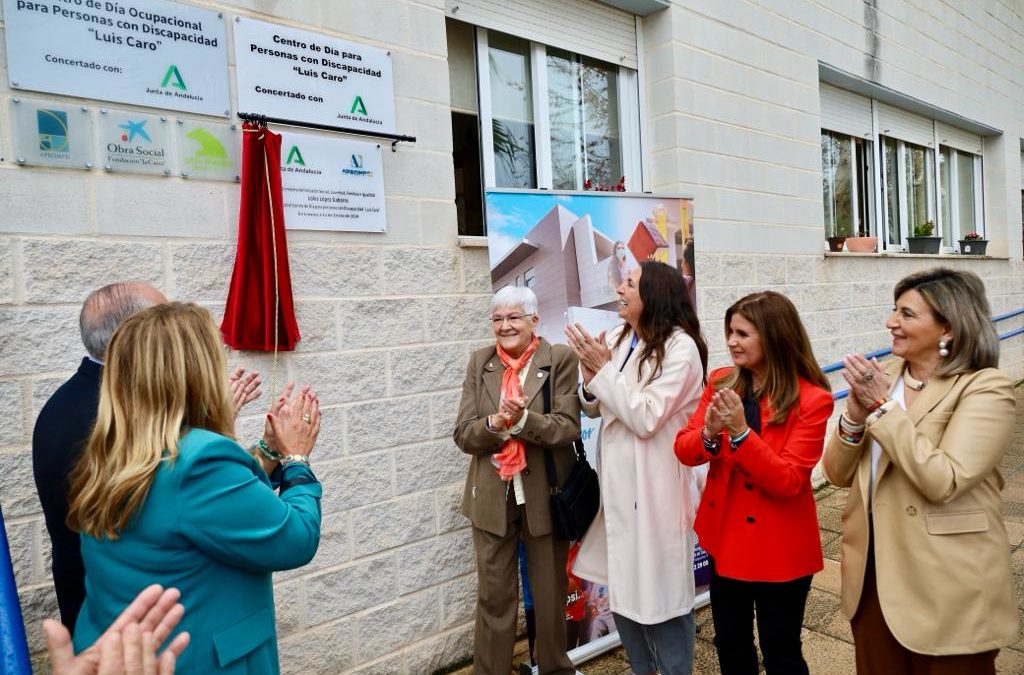 Loles López inaugura el nuevo centro de día de Aprompsi en Linares con 18 plazas concertadas