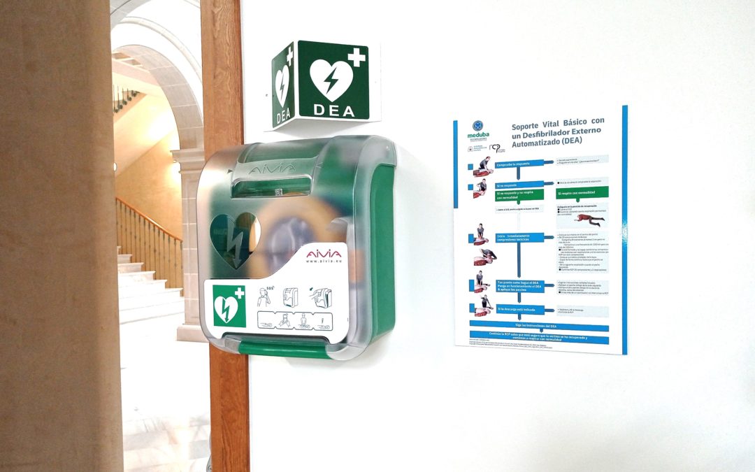 El Ayuntamiento instala un desfibrilador en la Oficina de Atención a la Ciudadanía para actuar ante posibles emergencias cardíacas