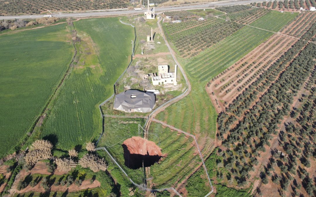 El Ayuntamiento instala un nuevo vallado perimetral en el entorno del hundimiento de la Mina de Los Lores para garantizar la seguridad
