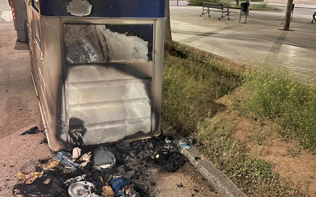 Resurja registra en 2023 el incendio de 380 contenedores por el depósito de cenizas encendidas y actos de vandalismo