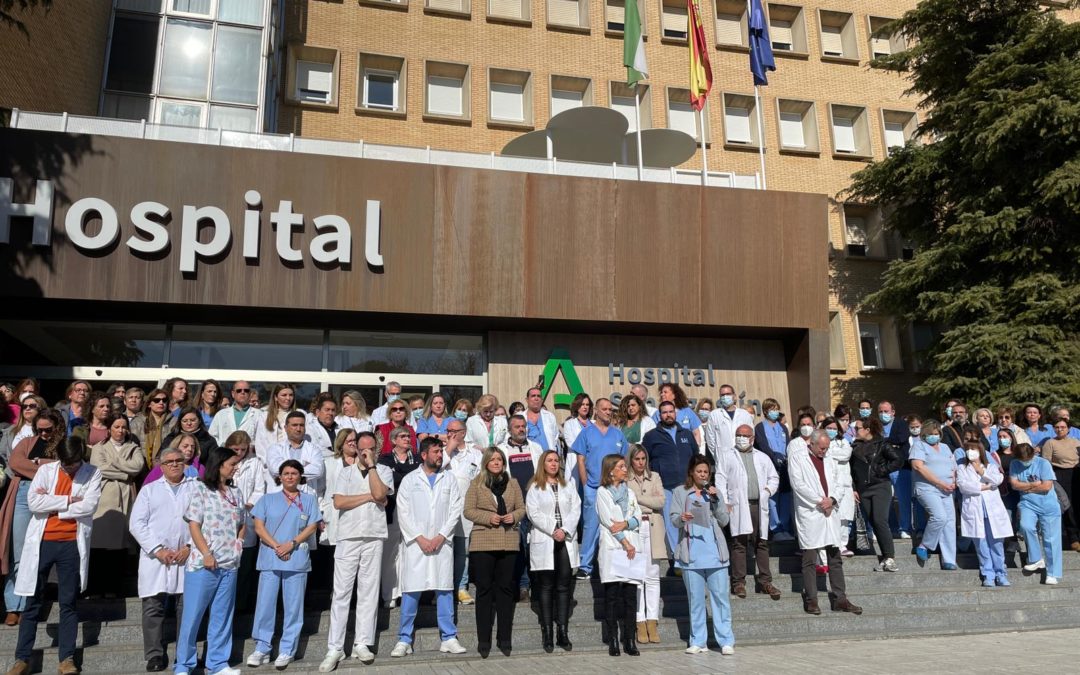 Concentración en Linares por la agresión a una enfermera en el Hospital