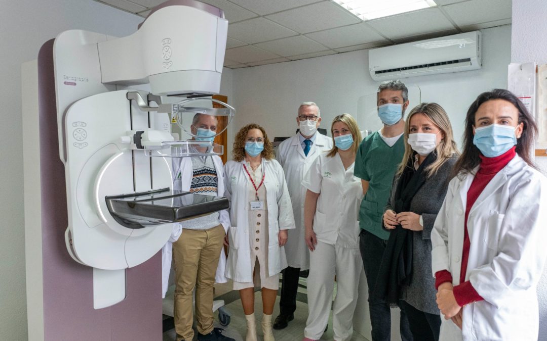 El Hospital Universitario de Jaén incorpora un nuevo mamógrafo de última generación