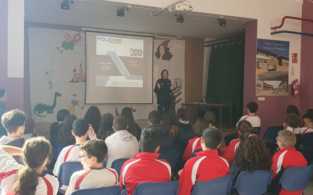 La Policía Nacional de Jaén  forma a nuestros jóvenes para prevenir riesgos en internet.