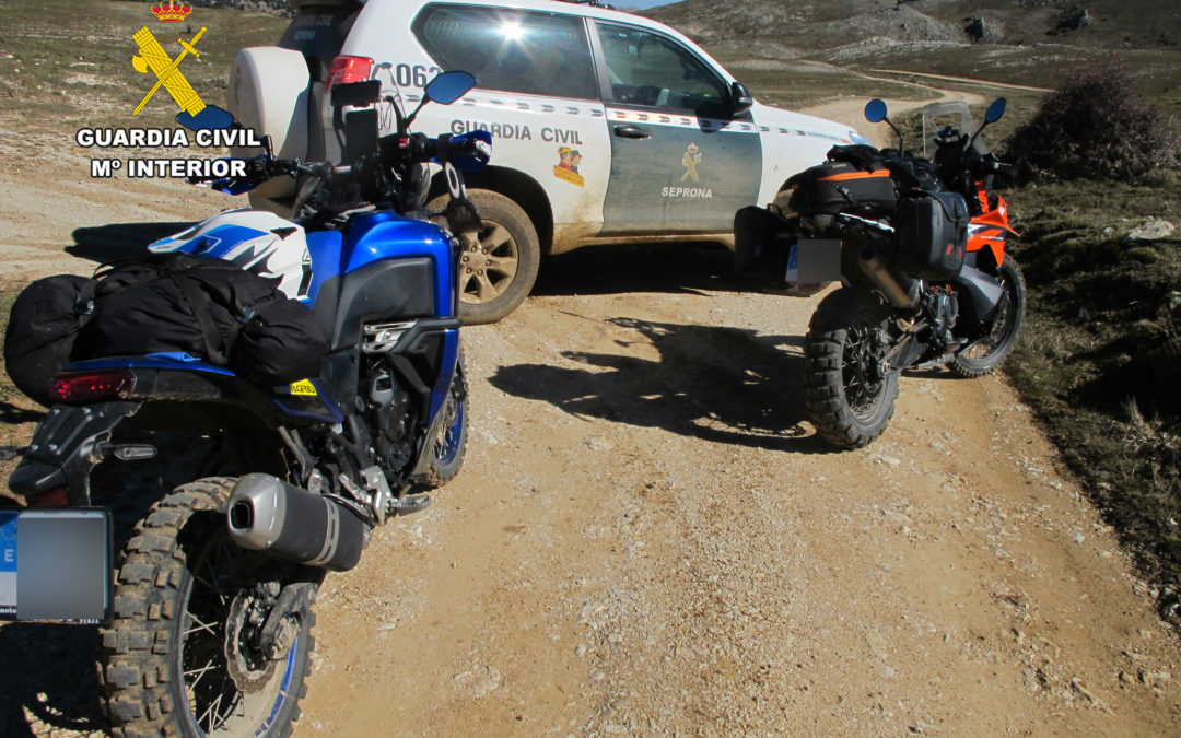 La Guardia Civil inicia expedientes sancionadores por circular con motocicletas dentro de espacios protegidos.