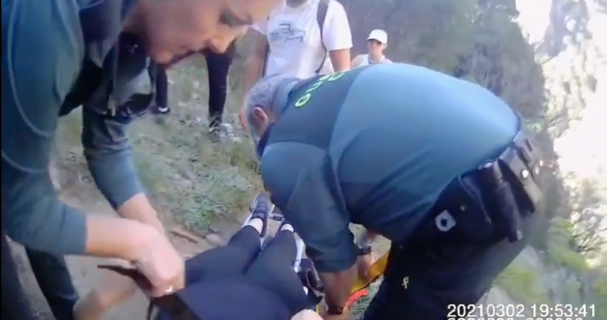 La Guardia Civil rescata a una persona accidentada en el Sendero Cascada de la Osera, en la Sierra de las Villas.