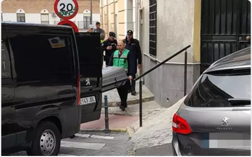 El juez ordena el levantamiento del cadáver del menor hallado muerto en Jaén junto a su madre herida