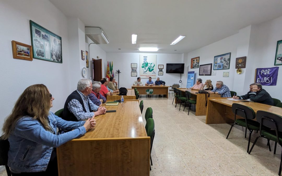 El PSOE de Linares presenta su moción para el mantenimiento de barrios en la Federación de AAVV Himilce y denuncia el lamentable estado de la ciudad por culpa del gobierno del PP