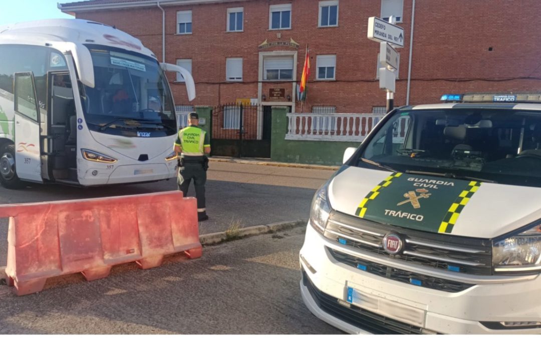 Un guardia civil fuera de servicio evita un accidente de autobús en la A-4, en Santa Elena, tras desmayarse el conductor