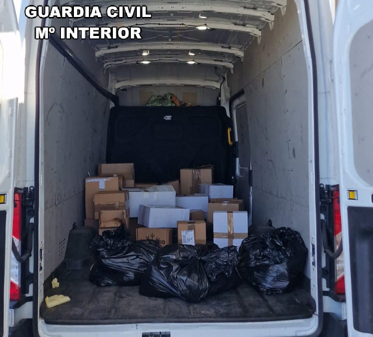 La Guardia Civil interviene una furgoneta con 260 kg de tabaco en picadura de procedencia ilegal