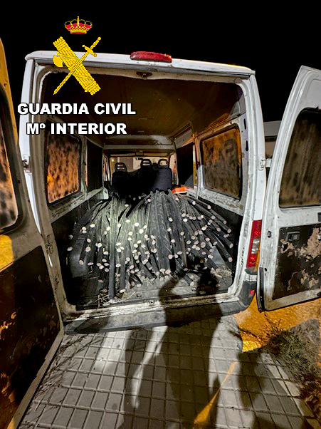 La Guardia Civil detiene a dos personas por la sustracción de 5.000 Kg, de cableado de cobre.