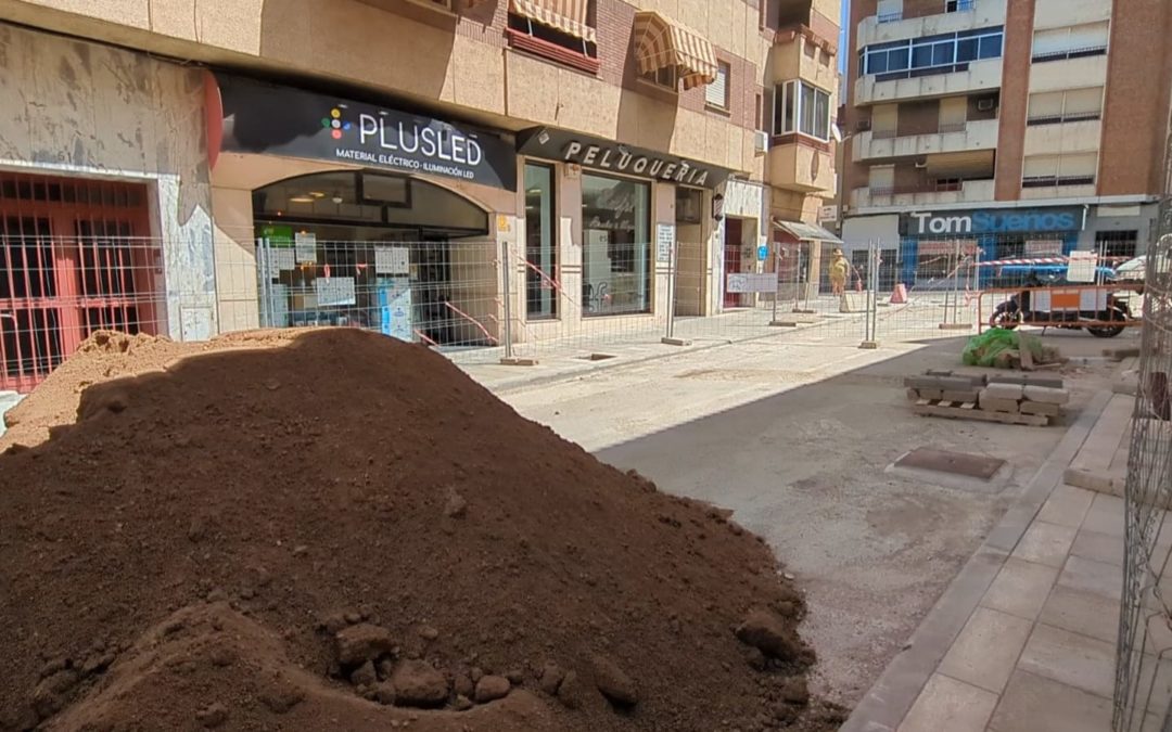 El Partido Socialista de Linares denuncia la desfavorable situación de la calle Tetuán.