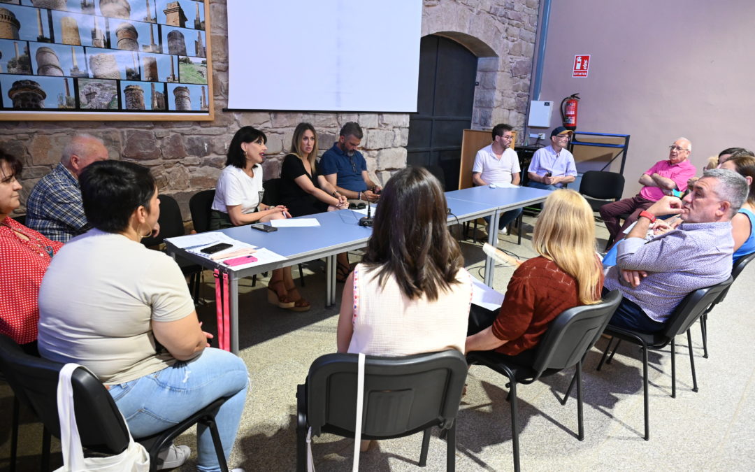 El Área de Bienestar Social coordina una reunión en torno a la participación de los mayores en las actividades festivas y culturales de la ciudad