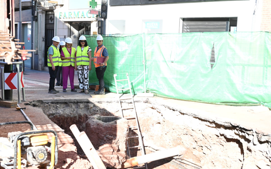 El avance de la obra de infraestructura hidráulica en la Plaza Ramón y Cajal está bajo la supervisión del concejal de Urbanismo.