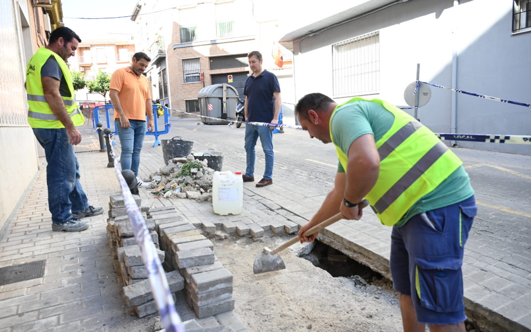 La reparación del colapso de la calle Zambrana está en marcha.