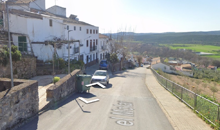 Un joven es trasladado al hospital después de un incendio en una vivienda en Cazorla.