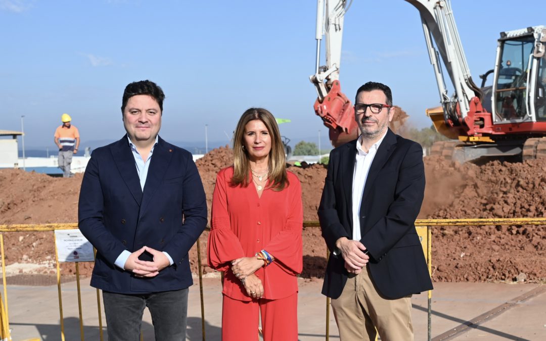 Del Olmo muestra su satisfacción por el inicio de la construcción de las nuevas instalaciones de Transportes Urbanos de Linares