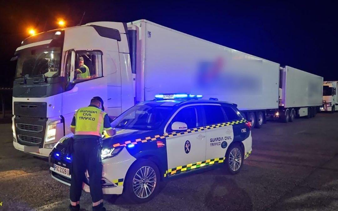 La Guardia Civil, investiga al conductor de un “mega-camión” que conducía con una tasa de alcohol siete veces superior a la permitida